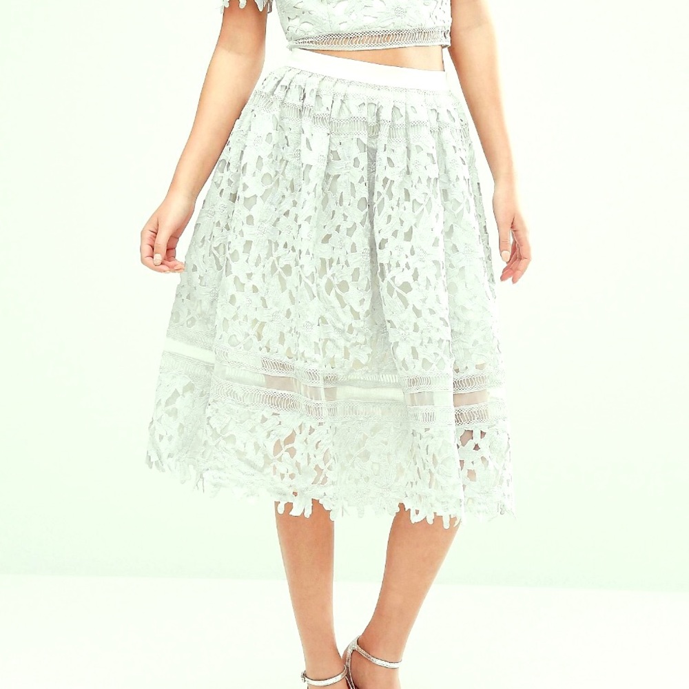 Chi chi London Gray lace skirt